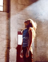 Smokey Sun-Kissed Photoshoots Image 5