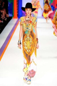 Psychedelic Exotic Fashion Image 3