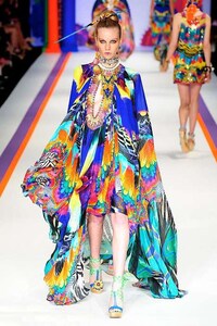 Psychedelic Exotic Fashion Image 7