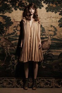 Elegantly Doll-Eyed Editorials Image 7