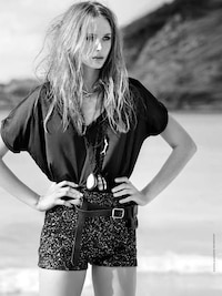 Couture Beach Bum Captures Image 8