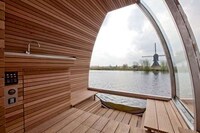Sustainable Hovering Hotels Image 2