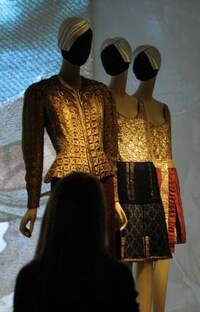 Couture Icon Collaboration Exhibits Image 3