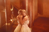 Warm Goddess-Like Editorials Image 4