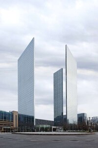 Paper-Thin Architecture Captures Image 4