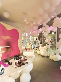 Sculptural Balloon Shops Image 3