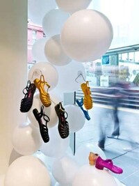 Sculptural Balloon Shops Image 4