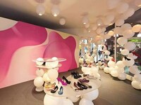 Sculptural Balloon Shops Image 5
