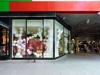 Sculptural Balloon Shops Image 6