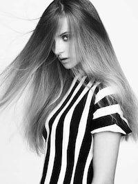 Sleek 70s-Inspired Photoshoots Image 4