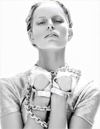Lighthearted Gilded Editorials Image 5