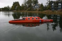 Pedal-Propelled Enclosed Kayaks Image 8