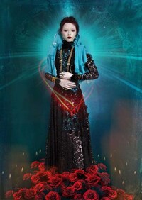 Fashionable Star Sign Captures Image 4