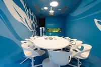 High-Tech Greenery Offices Image 6