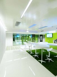 High-Tech Greenery Offices Image 8