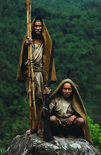 Death-Defying Honey Collectors Image 4