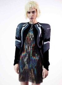Messily Chopped Hair Editorials Image 6
