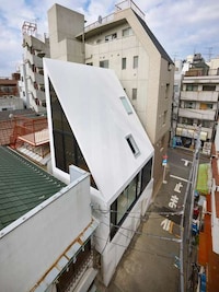 Peaking Triangular Abodes Image 2