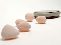 Luminous Pebble-Like Lamps Image 2