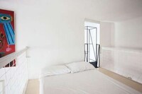 Wiry Minimal Stairs Image 3