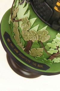 Killer Sci-Fi Wedding Cakes Image 3