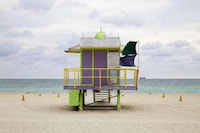 Beach Building Captures Image 3