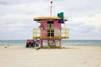 Beach Building Captures Image 4