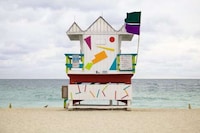 Beach Building Captures Image 6