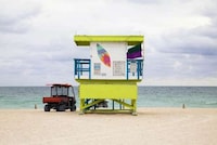 Beach Building Captures Image 8