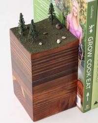 Sculptural Earth Book Stands Image 3
