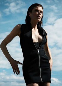 Smoldering Seaside Photoshoots Image 5