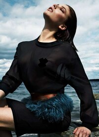 Smoldering Seaside Photoshoots Image 7
