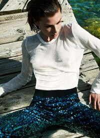 Smoldering Seaside Photoshoots Image 8