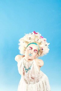 Quirky Contorted Captures Image 7