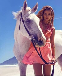 Sunny Seaside Goddess Photoshoots Image 6