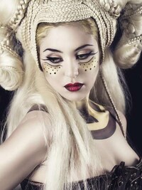 Fanciful Cat-Eye Photography Image 8