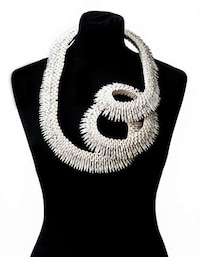 Sinuous Paper Necklaces Image 3