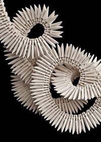 Sinuous Paper Necklaces Image 7
