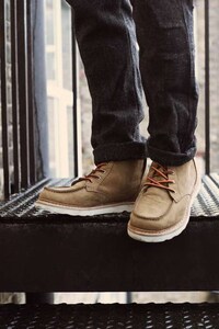 Vivid-Colored Classic Style Image 5