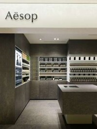 Streamlined Apothecary Shops Image 3