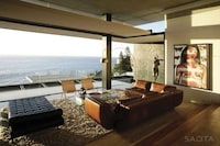 Wall-Less Seaside Sanctuaries Image 8