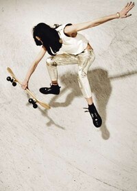 Monochromatic Skateboard Pictorials Image 4