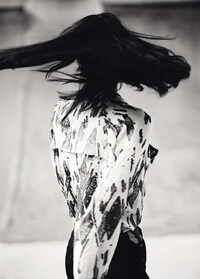 Monochromatic Skateboard Pictorials Image 7