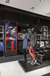 Stylish Auto-Branded Pop-Ups Image 8