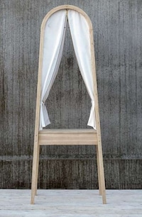 Curtain-Enclosed Desks Image 7