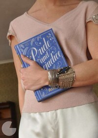 Fashionable Literature Purses Image 6