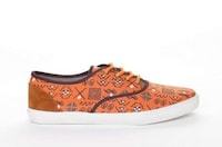 Quirky 90s-Print Kicks Image 5