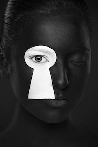 Illusionary Painted Face Photography Image 4