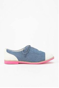 Dapper Denim-Drenched Kicks Image 2