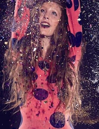 Shimmer-Splattered Photoshoots Image 4
